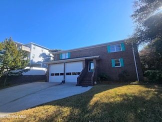 5901 Mclean St, Emerald Isle, NC 28594