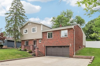 6801 Sandy Hook Dr, Cleveland, OH 44134