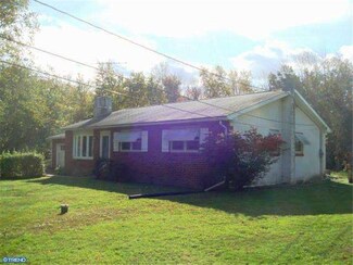 2928 Upper Ridge Rd, Pennsburg, PA 18073