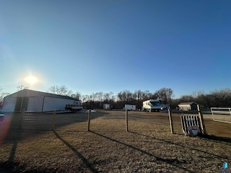 303 S Division Ave, Madison, SD 57042