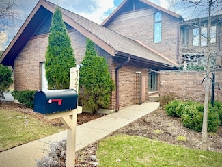 1210 Hawthorne Ln, Hinsdale, IL 60521