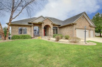 2902 Springhill Ln, Champaign, IL 61822
