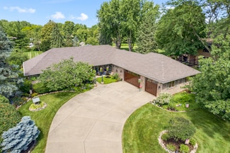 13N430 Chisholm Trail, Elgin, IL 60124