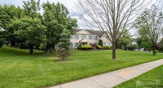 1 Saddle Ct, Monroe Township, NJ 08831
