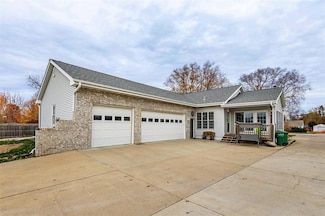 6404 NW 56th St, Johnston, IA 50131