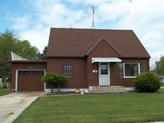 210 4th Ave NE, Waukon, IA 52172