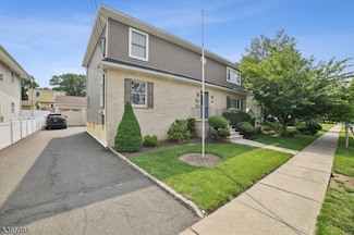 155 8th Ave, Hawthorne, NJ 07506
