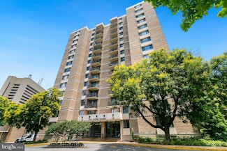 118 Monroe St Unit 810, Rockville, MD 20850