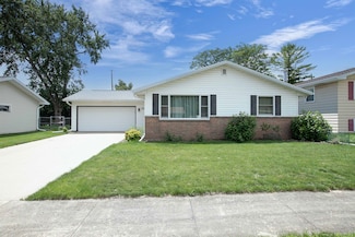 915 W Whittier Dr, Appleton, WI 54914