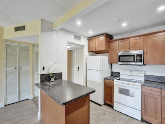 4152 Inverrary Dr Unit 206, Lauderhill, FL 33319