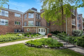 540 Biesterfield Rd Unit 104A, Elk Grove Village, IL 60007