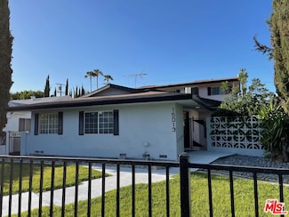 15013 Hartsook St, Sherman Oaks, CA 91403