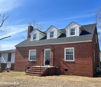 106 S 3rd St, Calypso, NC 28325