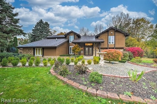 3052 Westman Ct, Bloomfield Hills, MI 48304