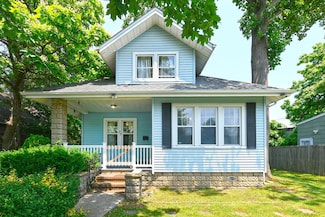 23 Maple Dr, Amityville, NY 11701