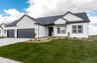 2721 Maple Grove Dr, Cedar Falls, IA 50613