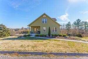 329 Ironwood Dr, Kodak, TN 37764