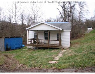 229 Easter Rd, Nitro, WV 25143