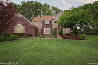 13802 Forest Ridge Cir, South Lyon, MI 48178