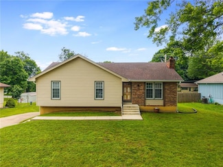 8707 Brenda Ln, Pleasant Valley, MO 64068