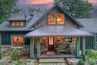 280 Point of View Rd, Blue Ridge, GA 30513