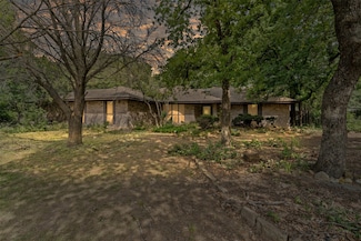 104 Murls Lake Rd, Weatherford, TX 76085