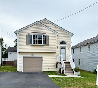 7 Branch Ave, Cumberland, RI 02864