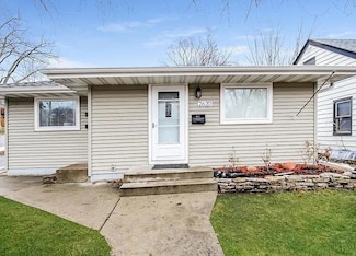 2622 Mcnair Dr N, Robbinsdale, MN 55422
