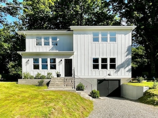 44 Mitchell Ln, Red Hook, NY 12571