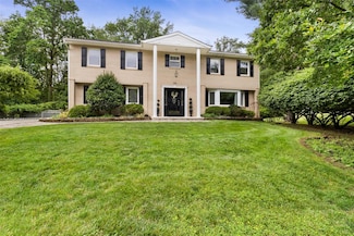 136 Penn Ct, Orangeburg, NY 10962