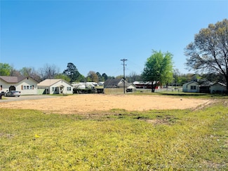 111 N 5th St, Eufaula, OK 74432
