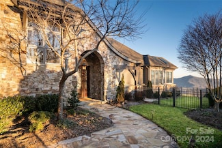 176 Hickory Forest Rd, Fairview, NC 28730