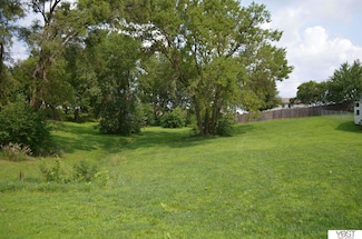 1720 Dunbar Dr, Plattsmouth, NE 68048