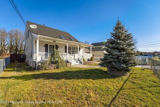 27 Willow St, Port Monmouth, NJ 07758
