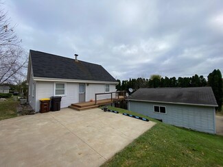 21712 Kings Rd, Dubuque, IA 52001