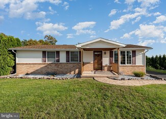 317 Elmwood Dr, Dover, PA 17315