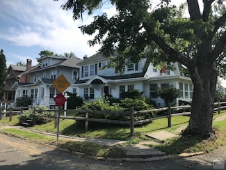 2 Jenkins Pkwy, Hudson, NY 12534
