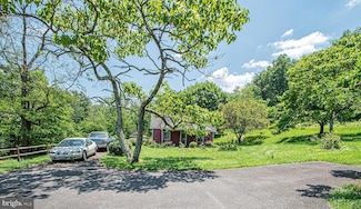 115 Chester Gap Rd, Chester Gap, VA 22623