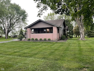 9467 N Michigan Rd, Fairland, IN 46126