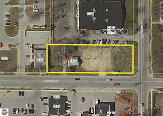 1133 Carver St, Traverse City, MI 49686