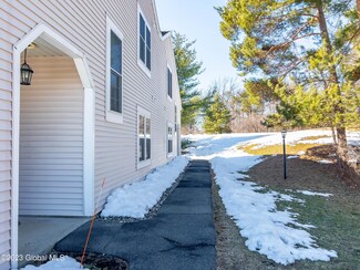 321 Diamond Rock Cir, Troy, NY 12182