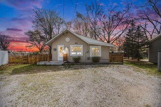 202 S Lake Ave, Spring Lake, MI 49456