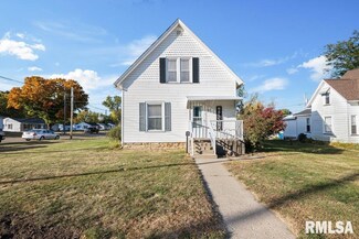 426 13th St, de Witt, IA 52742