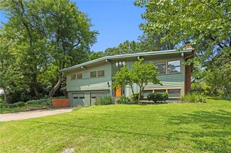 848 W 21st St, Lawrence, KS 66046