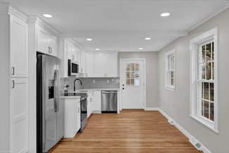 14 Denmore Ln, Old Saybrook, CT 06475