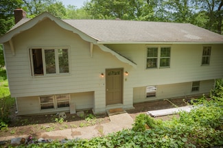 17 Valley Rd, Clinton, CT 06413