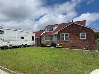205 Hilltop Dr, Brentwood, NY 11717