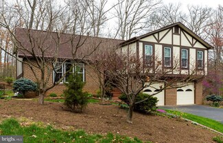 4302 Birch Pond Ln, Fairfax, VA 22033
