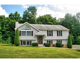 3 Pinewood Ln, Worcester, MA 01609