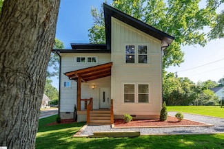 5 McGee St, Belton, SC 29627